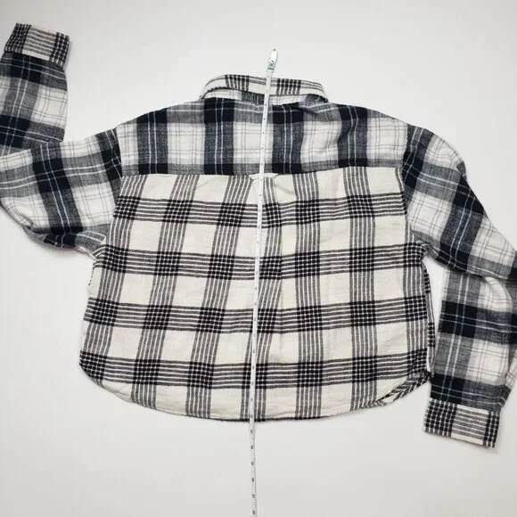 American Eagle Flannel Crop Shirt Women's Medium Black & Cream Plaid Western NWT - Picture 7 of 16